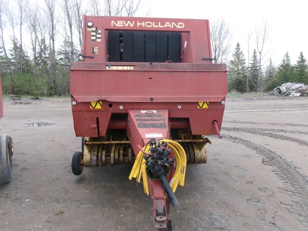 New Holland 640 Equipment Image0