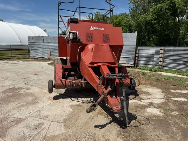 Image of Hesston 4755 equipment image 3