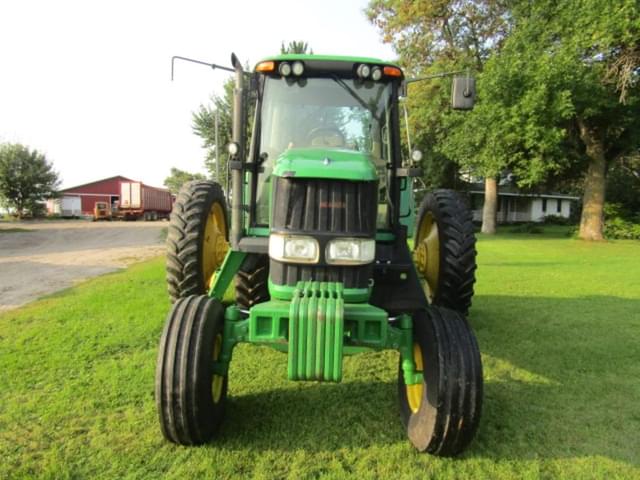 Image of John Deere 7420 equipment image 2