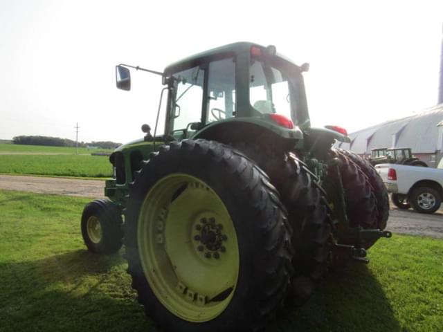 Image of John Deere 7420 equipment image 3