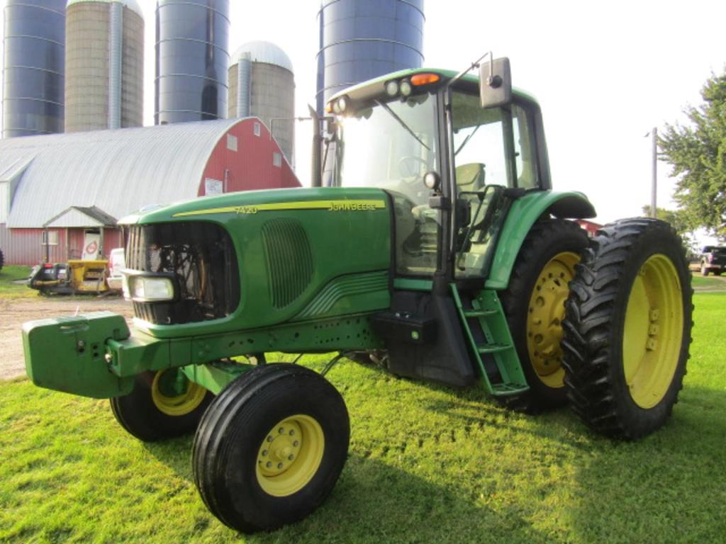 Image of John Deere 7420 Primary image