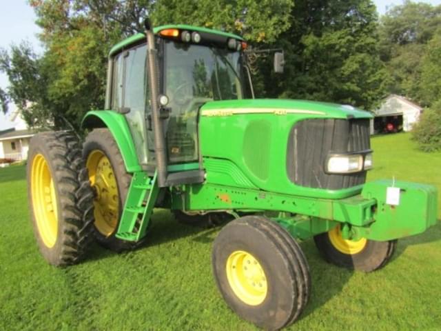 Image of John Deere 7420 equipment image 1