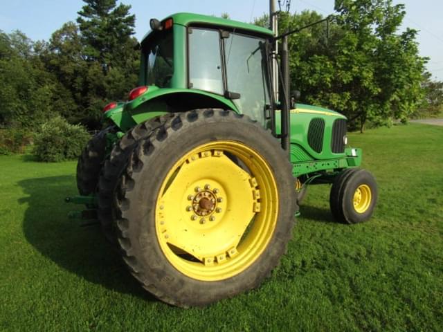 Image of John Deere 7420 equipment image 4