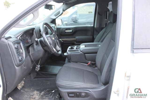 Image of Chevrolet 1500 equipment image 4