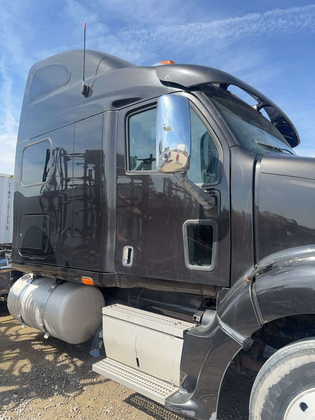 Image of Peterbilt 387 equipment image 3