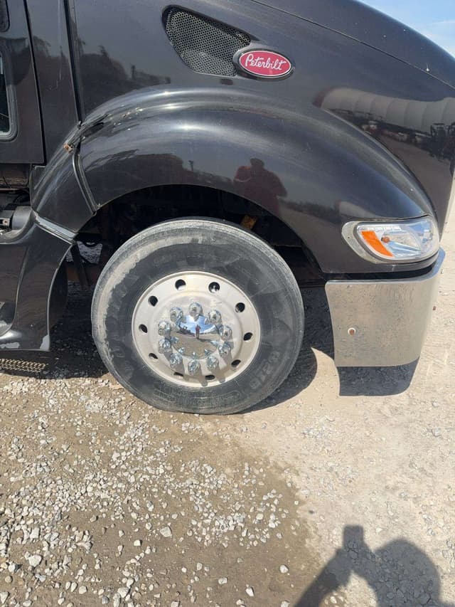 Image of Peterbilt 387 equipment image 2