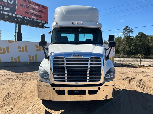 Image of Freightliner Cascadia equipment image 1