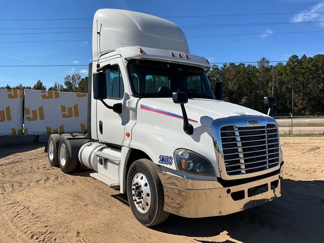 Image of Freightliner Cascadia equipment image 2