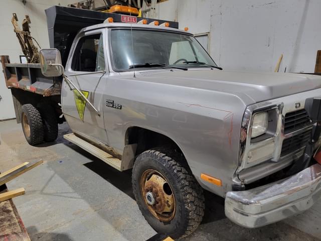 Image of Dodge Ram 350 equipment image 2