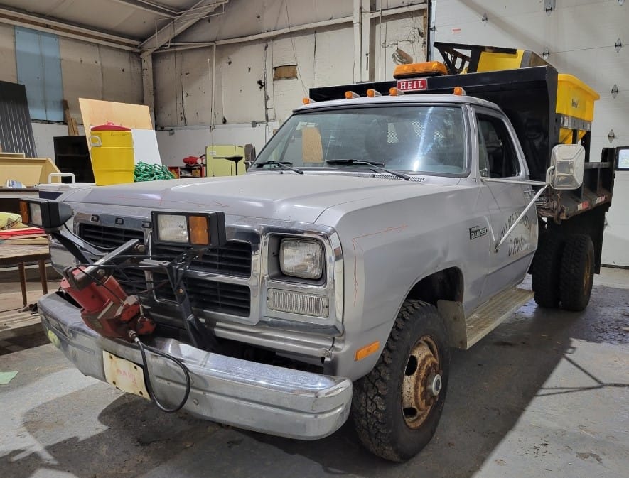 1993 Dodge Ram 350 Equipment Image0