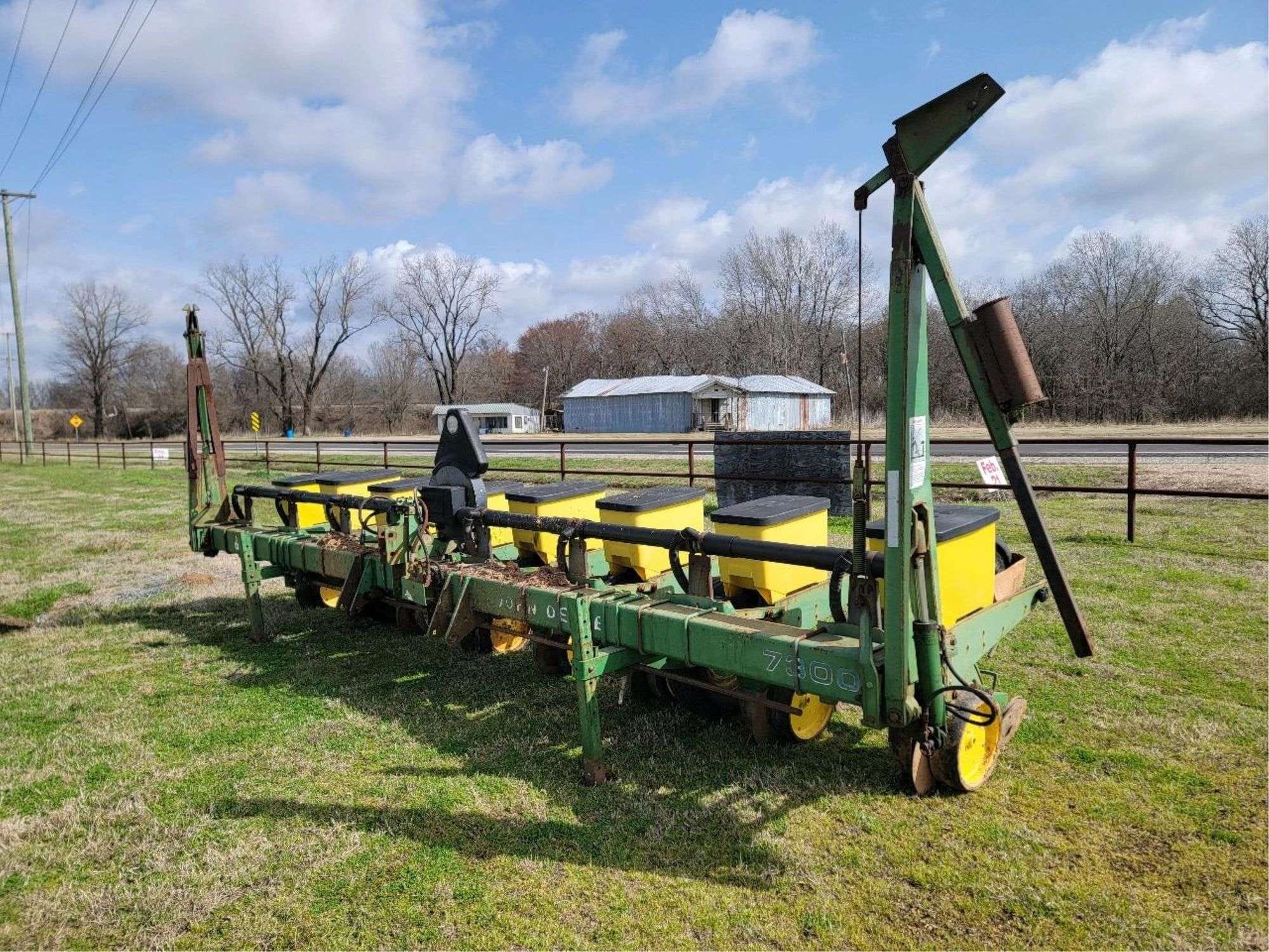 John Deere 7300 Equipment Image0