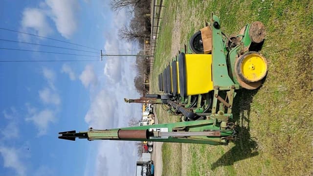 Image of John Deere 7300 equipment image 1