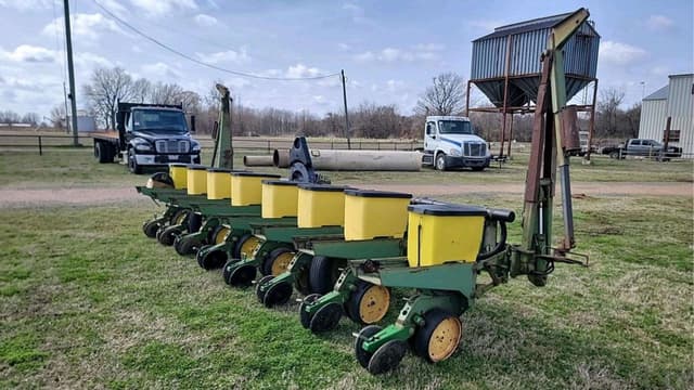 Image of John Deere 7300 equipment image 4