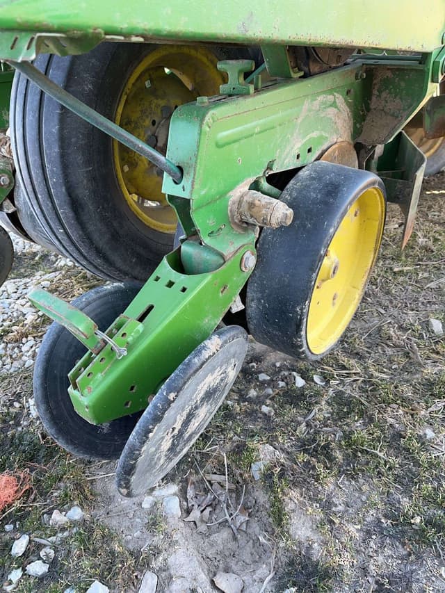 Image of John Deere 7000 equipment image 4