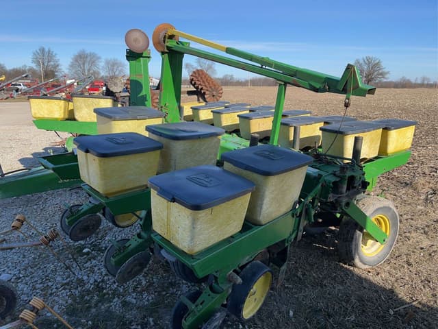 Image of John Deere 7000 equipment image 2