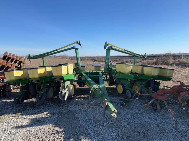 Image of John Deere 7000 equipment image 1