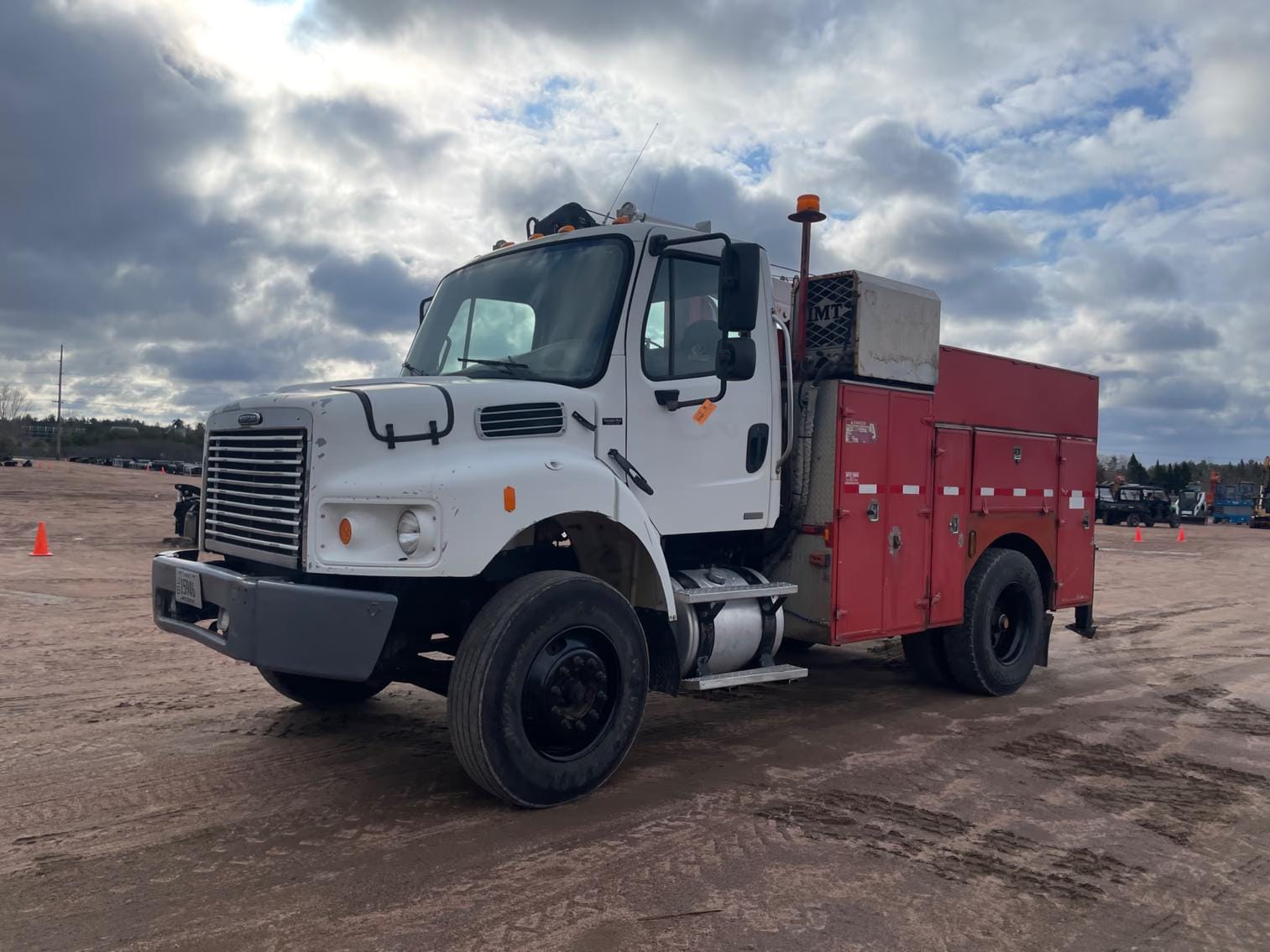 2007 Freightliner Business Class M2 Equipment Image0