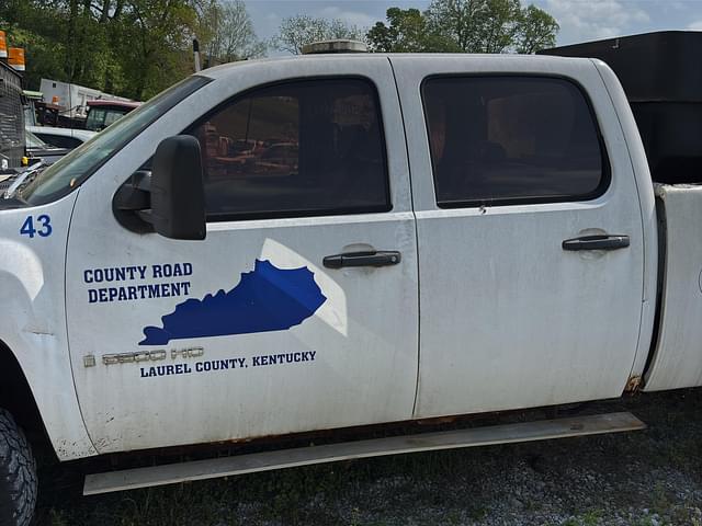 Image of Chevrolet 3500HD equipment image 4