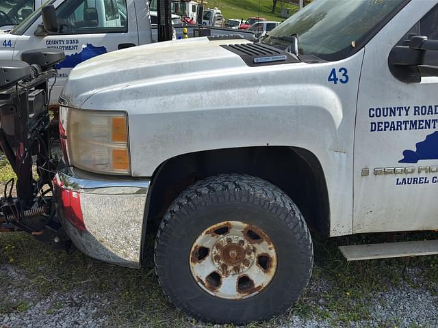 Image of Chevrolet 3500HD equipment image 3