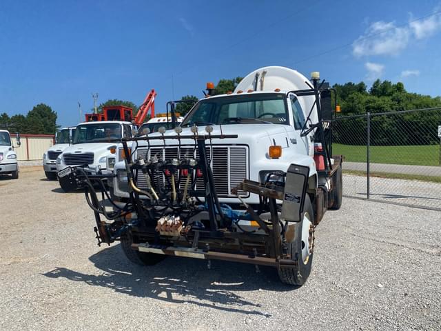Image of GMC Topkick equipment image 2