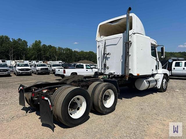 Image of Freightliner 120 equipment image 3