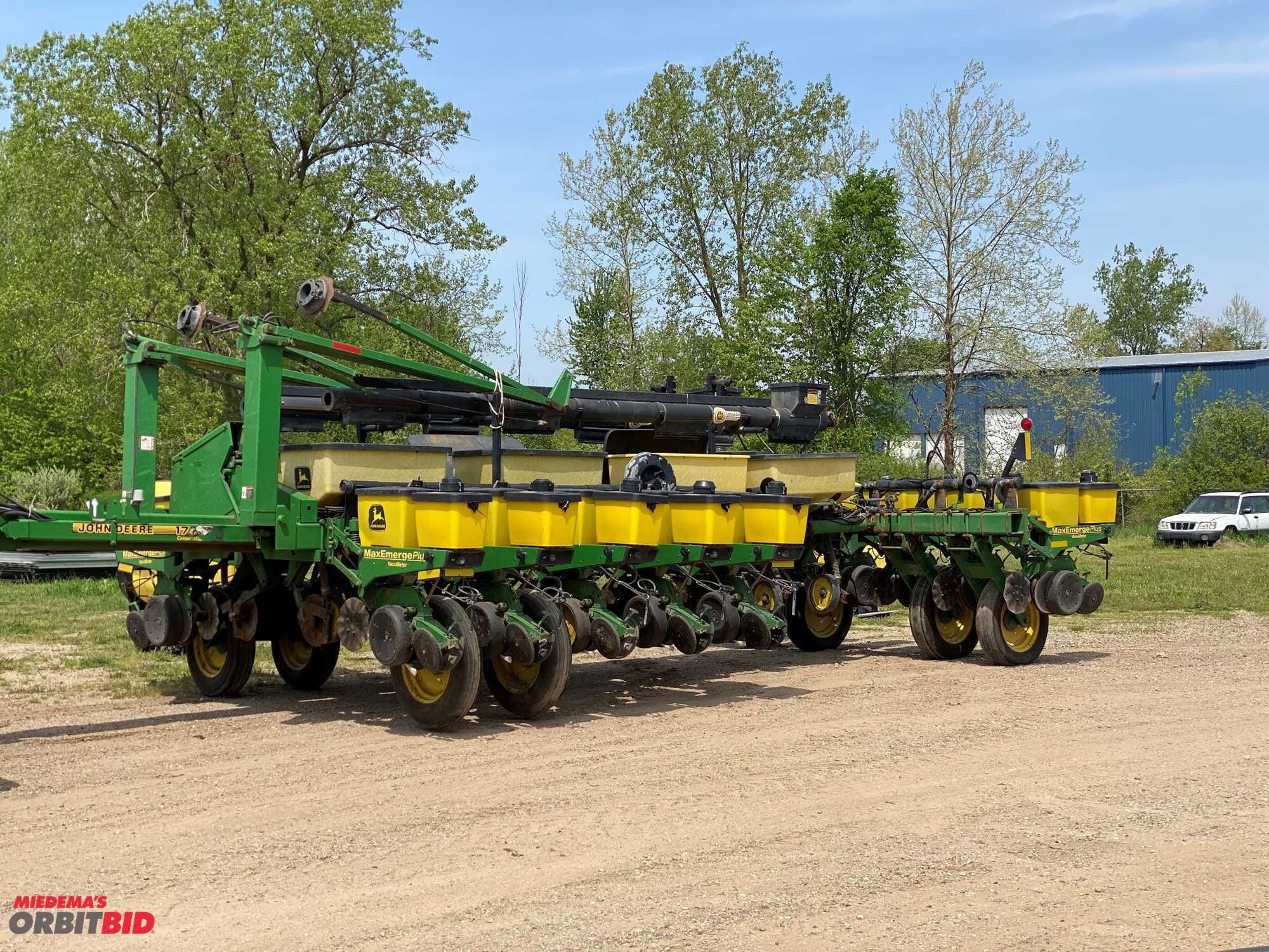Main image John Deere 1770