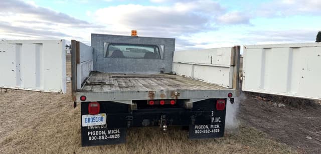 Image of Ford F-350 equipment image 4