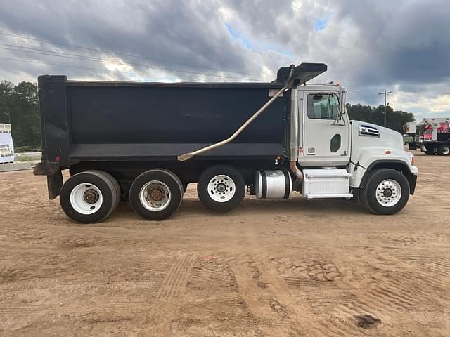 Image of Western Star 4700SF equipment image 3