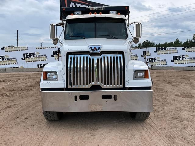 Image of Western Star 4700SF equipment image 1