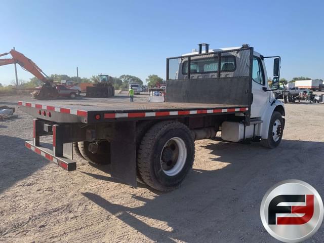 Image of Freightliner M2 equipment image 4