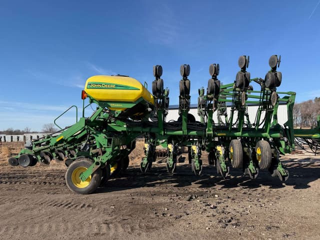 Image of John Deere 1790 equipment image 2