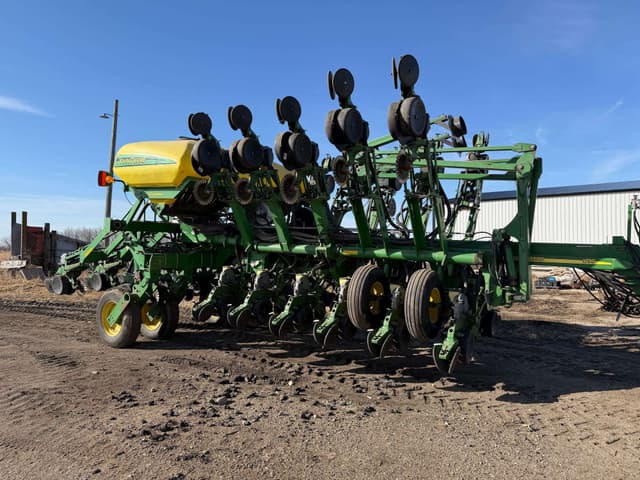 Image of John Deere 1790 equipment image 1