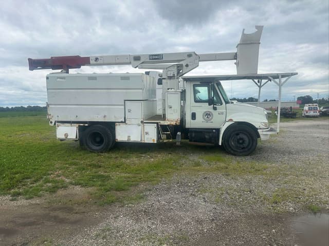 Image of International 4200 equipment image 2