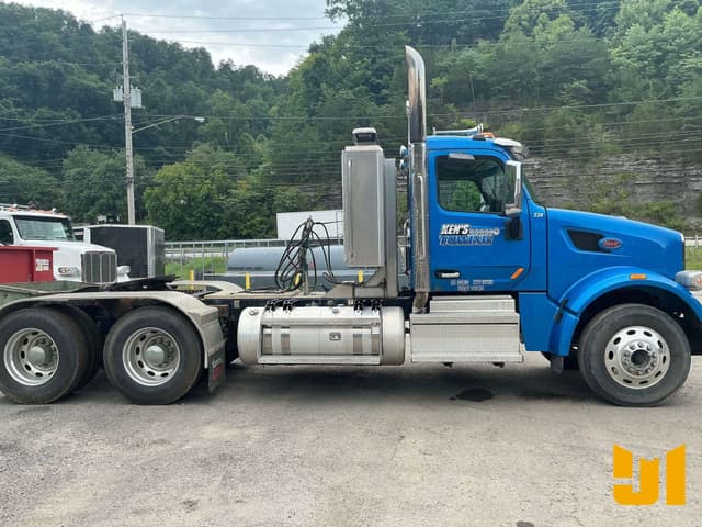 Image of Peterbilt 567 equipment image 4