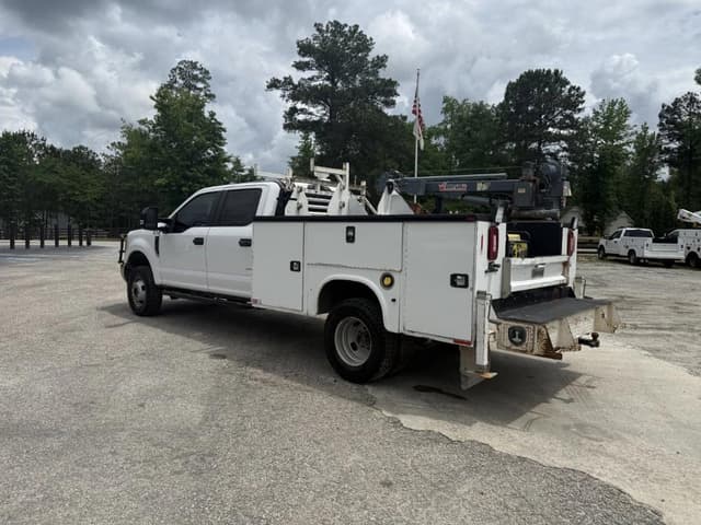 Image of Ford F-350 equipment image 2