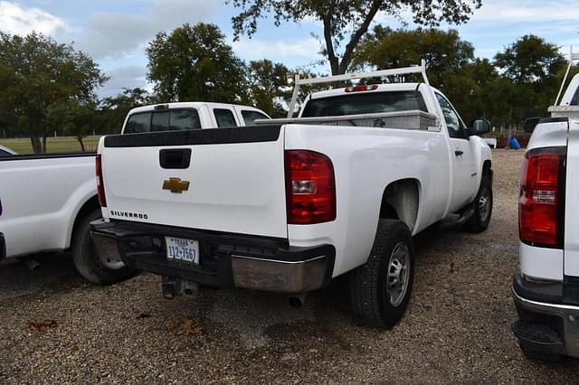 Image of Chevrolet Silverado equipment image 2