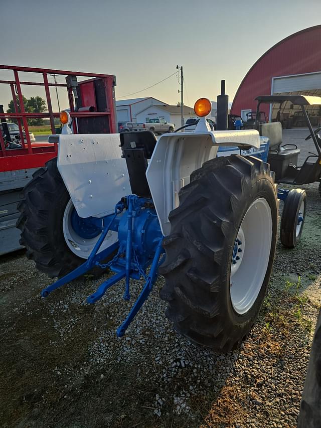 Image of Ford 3600 equipment image 3