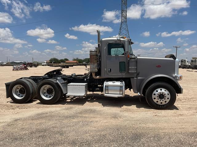 Image of Peterbilt 388 equipment image 3