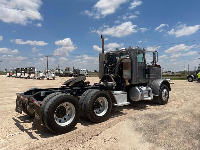Image of Peterbilt 388 equipment image 4