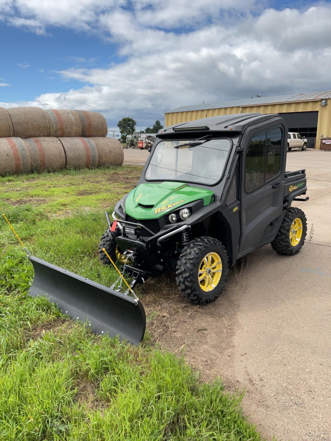 Image of John Deere Gator RSX860i Primary image