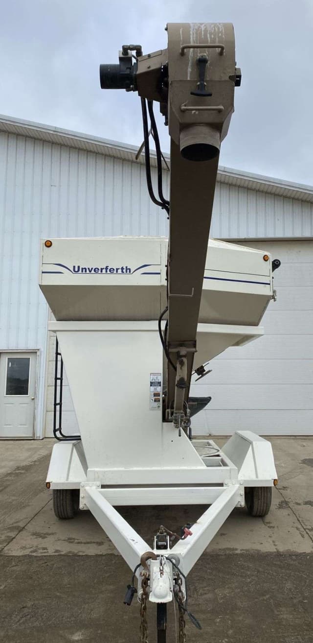 Image of Unverferth Seed Runner 2750 equipment image 1