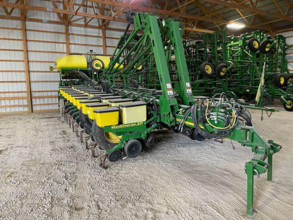 Main image John Deere 1770