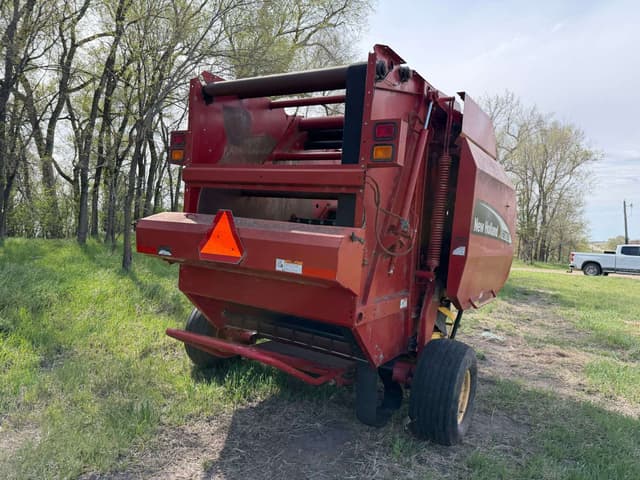Image of New Holland BR780 equipment image 3