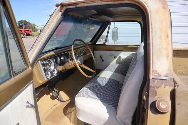 Image of Chevrolet C10 equipment image 4