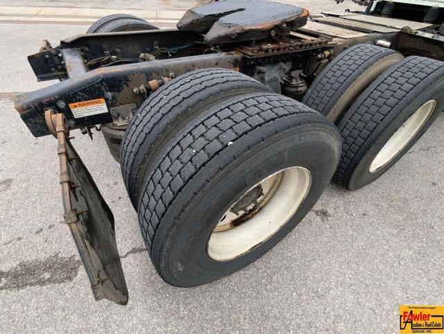 Image of Freightliner Cascadia equipment image 4