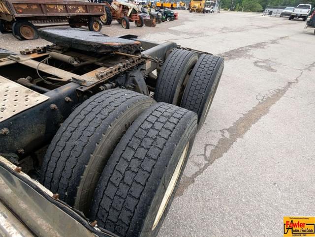 Image of Freightliner Cascadia equipment image 2