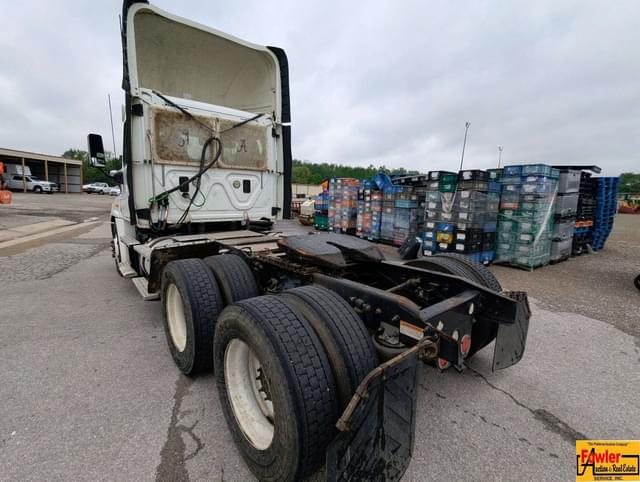 Image of Freightliner Cascadia equipment image 3