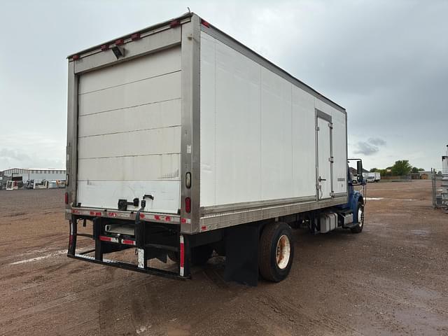Image of Freightliner M2 106 equipment image 2