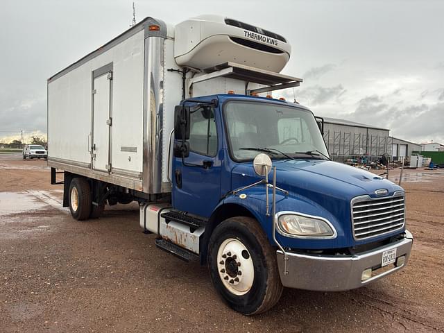 Image of Freightliner M2 106 equipment image 1