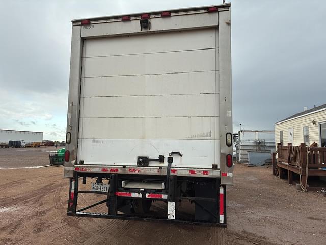 Image of Freightliner M2 106 equipment image 3